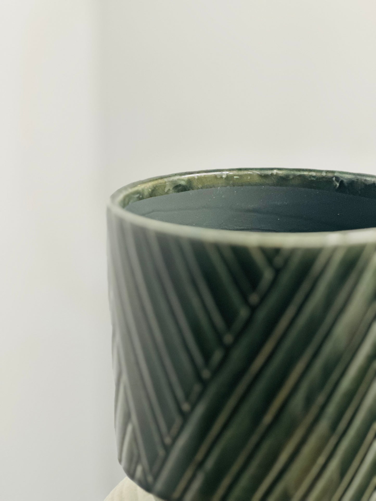 Parla Cross Diagonal Pot